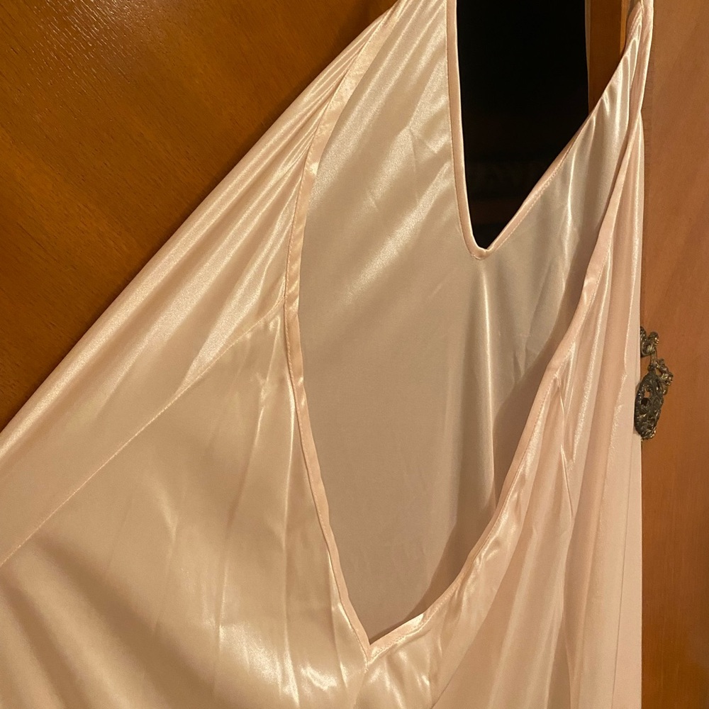 Elegant sheer beige lace robe with lace panties and satin sleeping gown. - Picture 14 of 14
